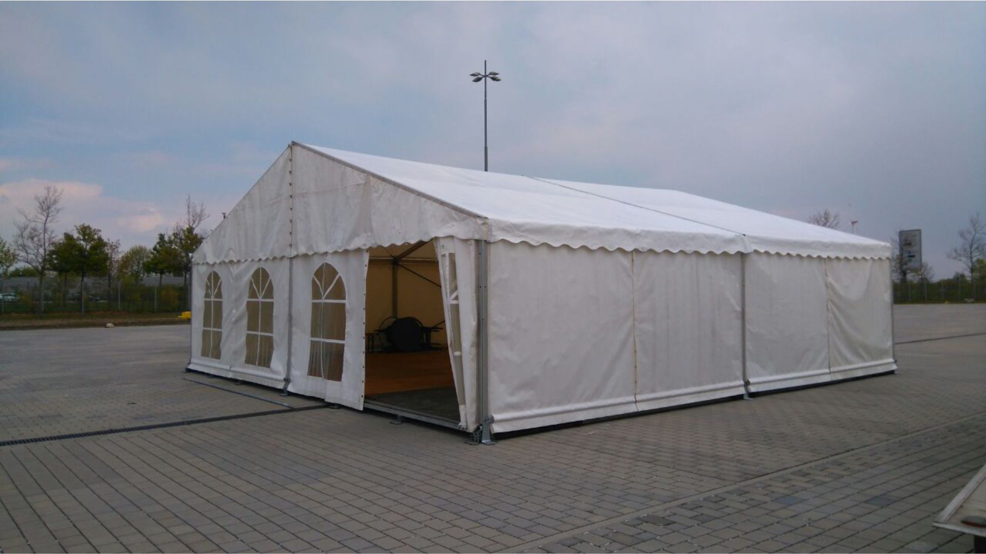 Partyzelt 10 x 10 - mieten bei eventTime, der Partyausstatter