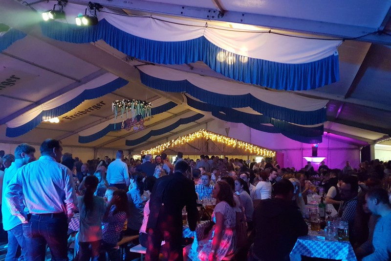 Oktoberfest Zelt bei eventTime, Deinem Partyausstatter, unkompliziert online bestellen