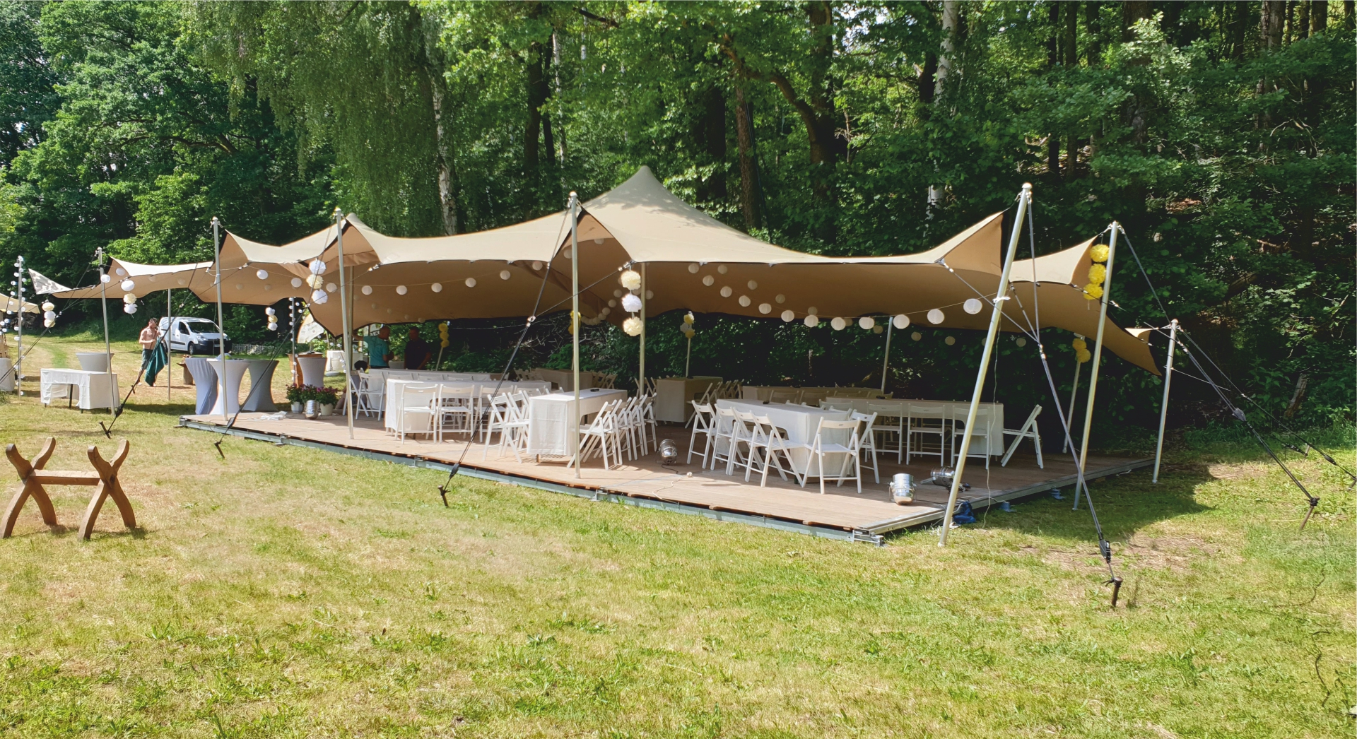 Ballonlichterkette fuer Zelte - mieten bei eventTIME, der Partyausstatter
