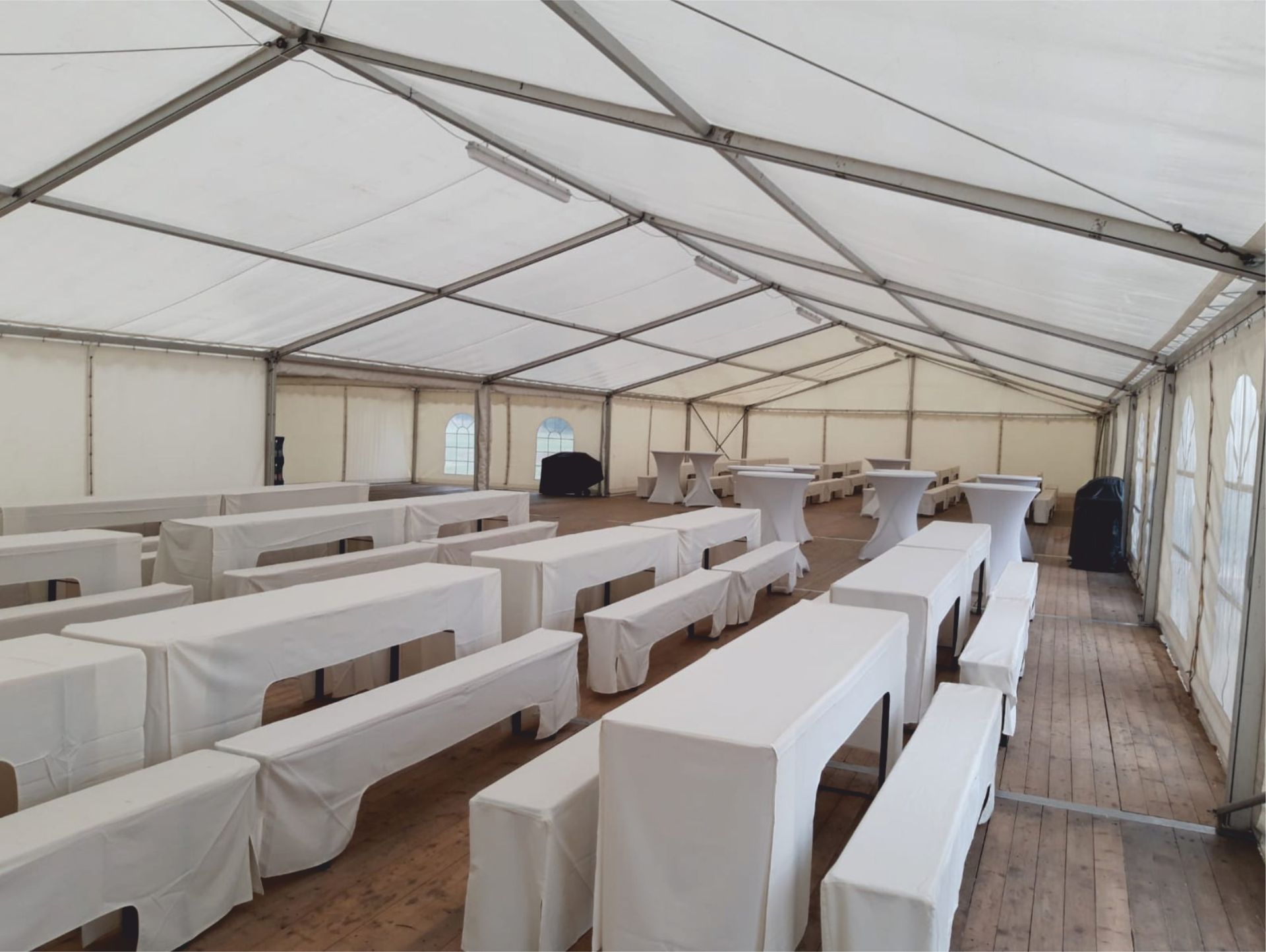 Zeltbanktisch mit Husse- mieten bei eventTIME, der Partyausstatter