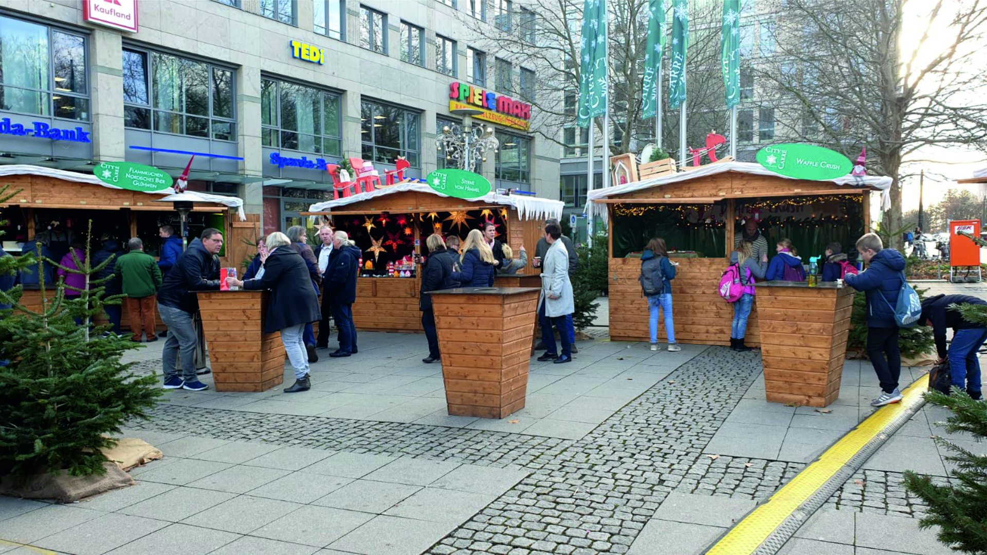 rustikaler Stehtisch mit Abfallbehaelter- mieten bei eventTIME, der Partyausstatter rustikaler Stehtisch mit Abfallbehaelter- mieten bei eventTIME, der Partyausstatter