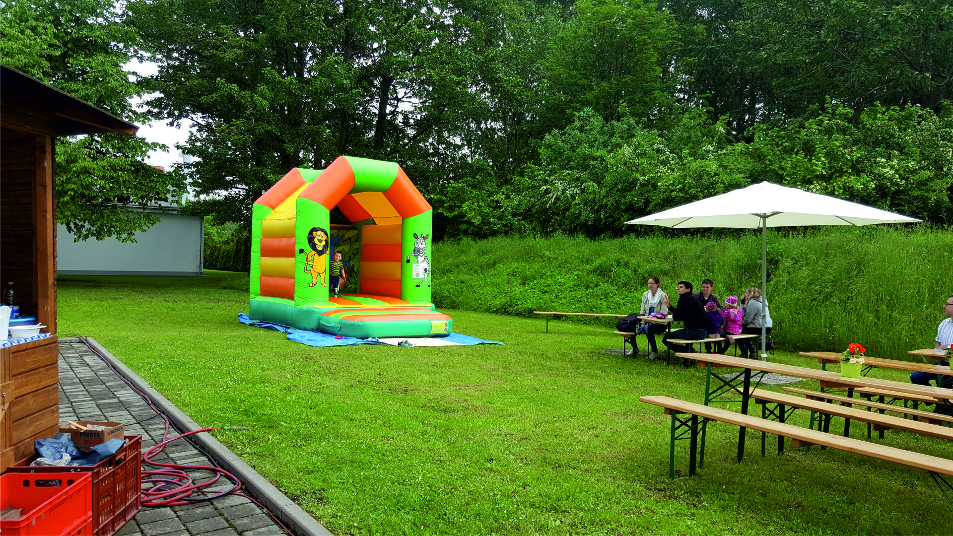 Huepfburg- kleineres Modell- mieten bei eventTIME, der Partyausstatter