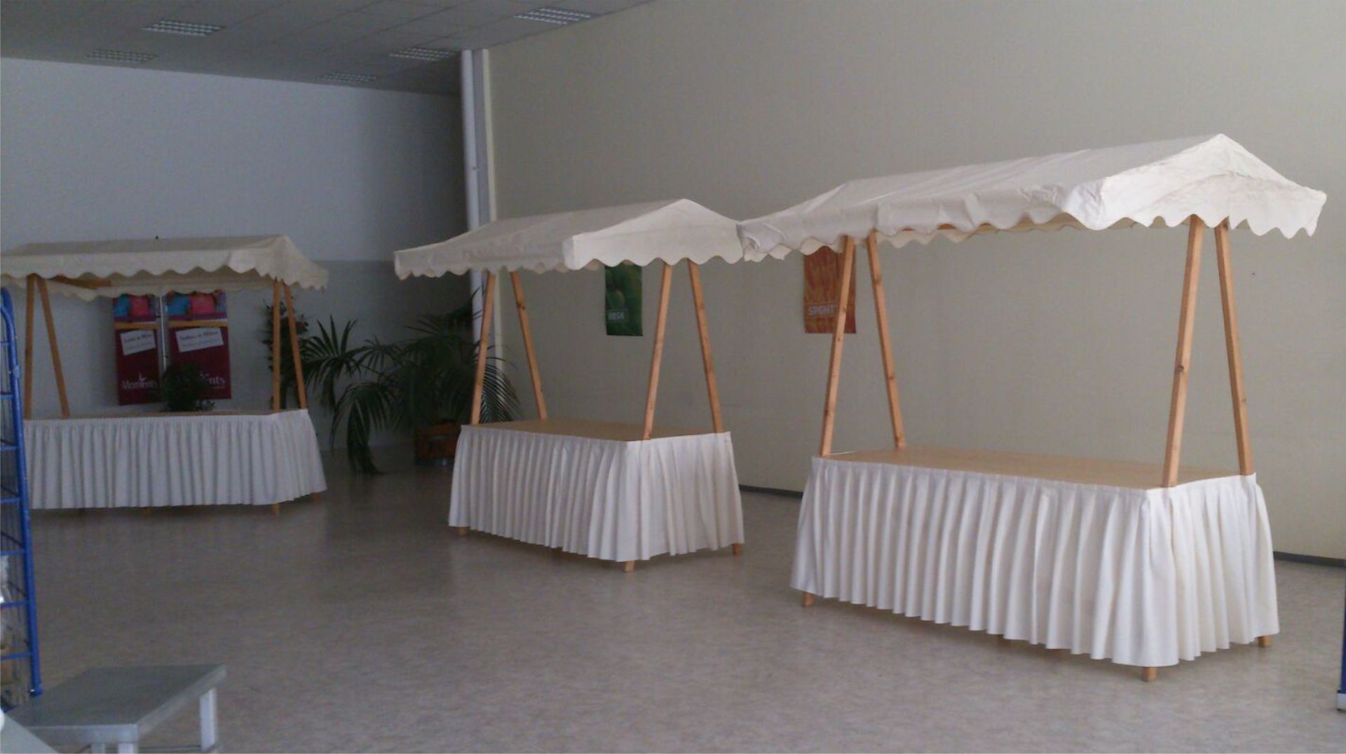naturfarbener Marktstand mit Skirting- mieten Markthuetten- Shop naturfarbener Marktstand mit Skirting- mieten Markthuetten- Shop