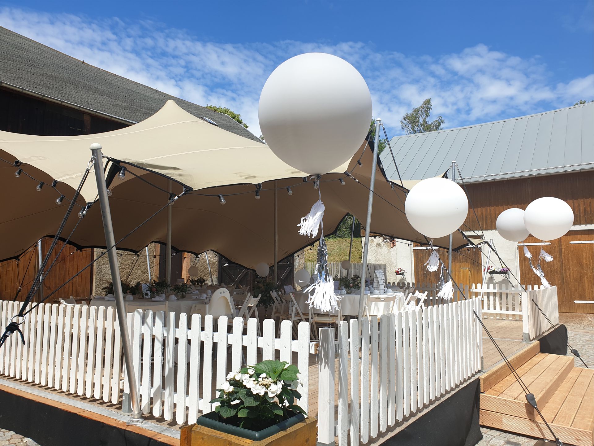 Dekozaun weiss- mieten bei eventTIME, der Partyausstatter Dekozaun weiss- mieten bei eventTIME, der Partyausstatter