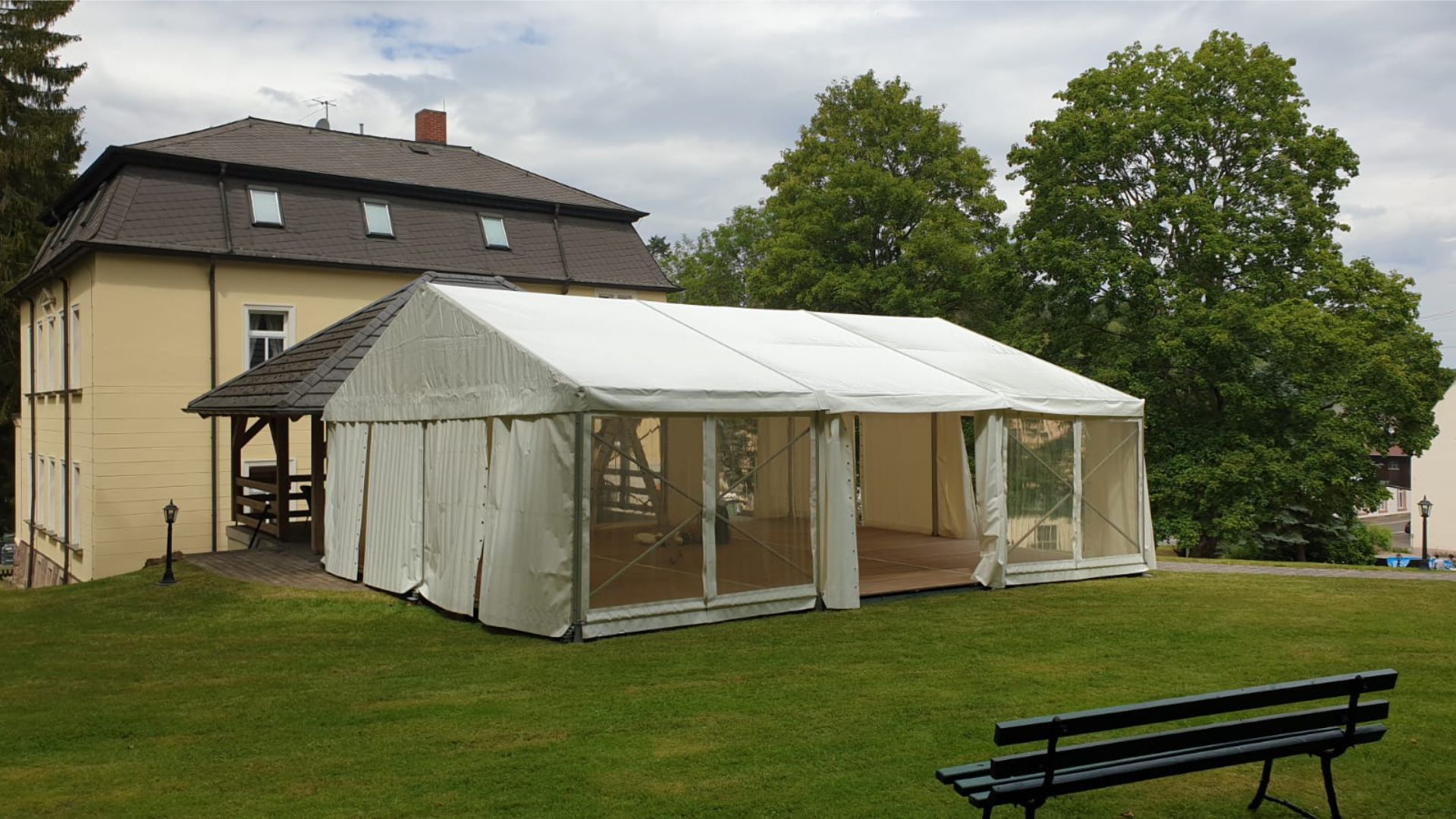 Partyzelt 8m x 9m