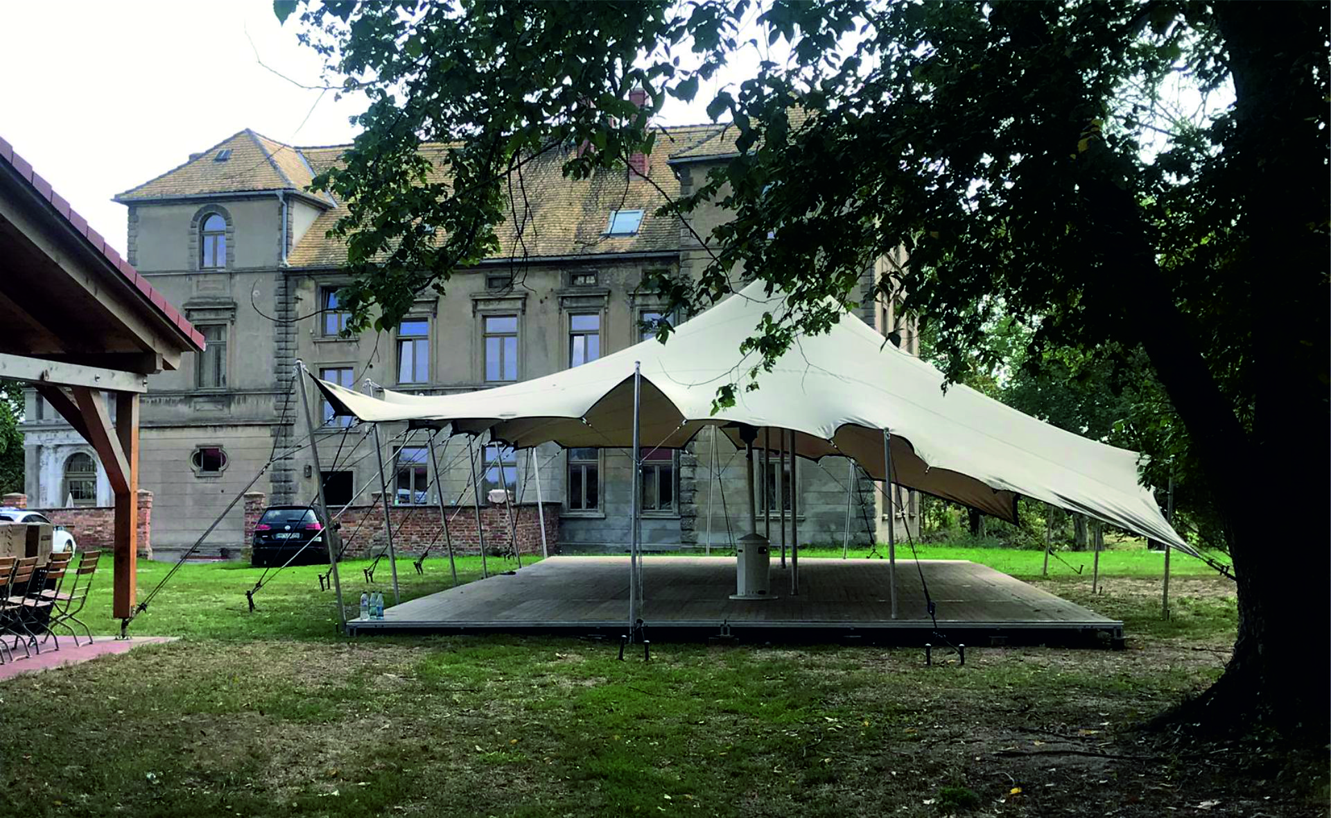 Flexzelt mit Holzfussboden - mieten bei eventTIME, der Partyausstatter