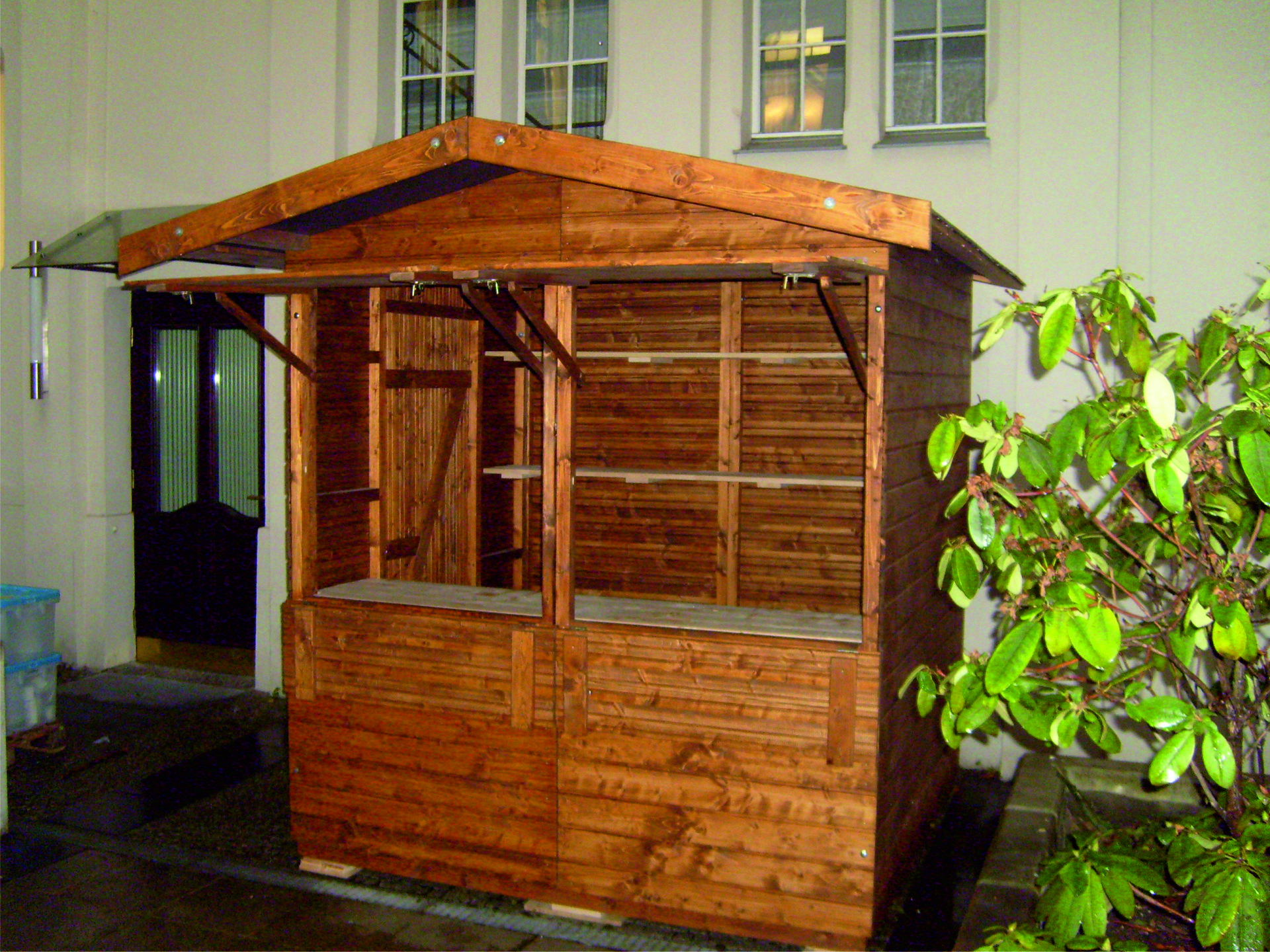 Verkaufshuette 2,00x1,80 mieten bei eventTIME, der Partyausstatter und Markthüttenshop Verkaufshuette 2,00x1,80 mieten bei eventTIME, der Partyausstatter und Markthüttenshop