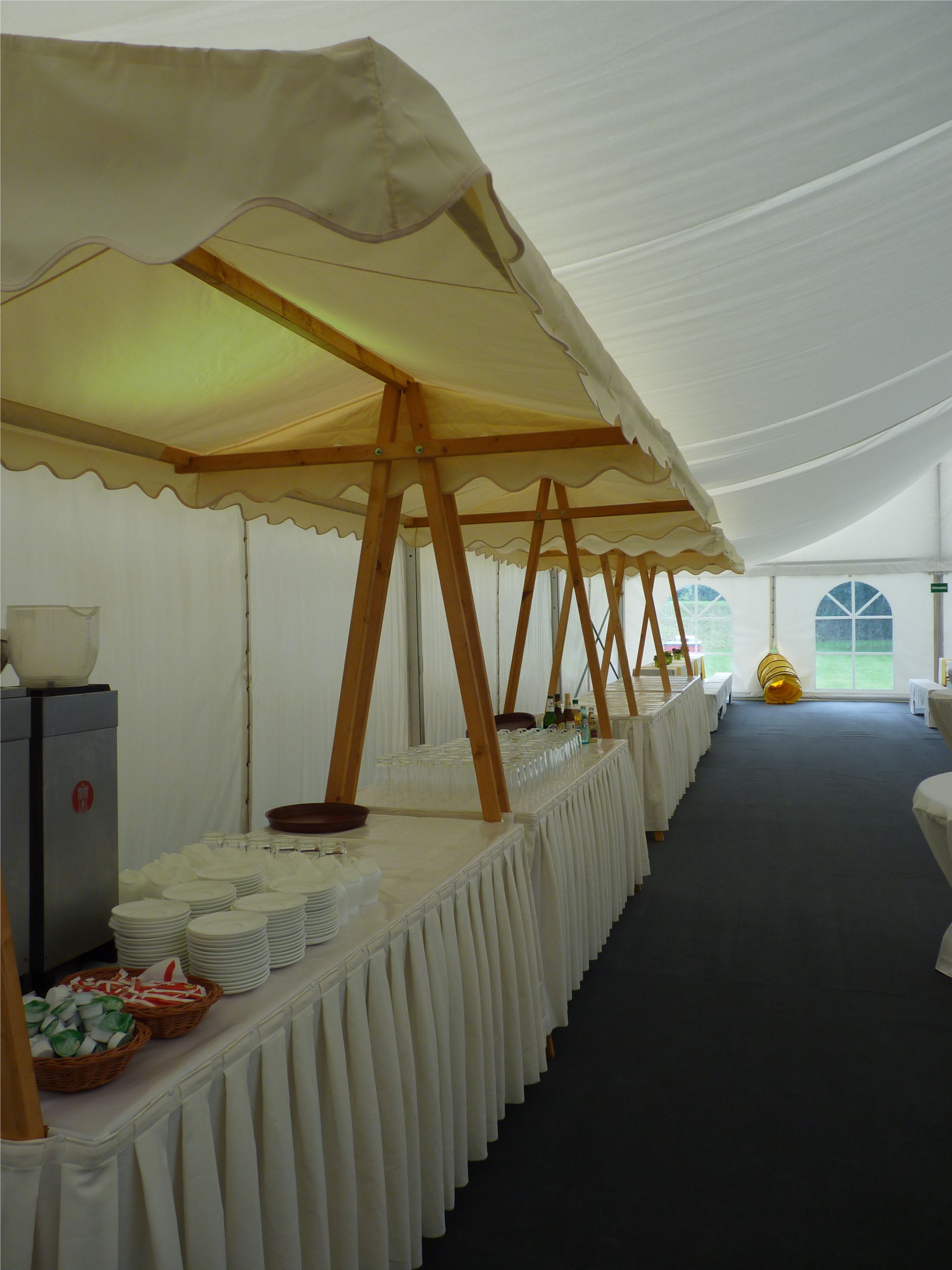 Marktstand natur mit skirting- mieten oder kaufen im Markthuetten- Shop Marktstand natur mit skirting- mieten oder kaufen im Markthuetten- Shop